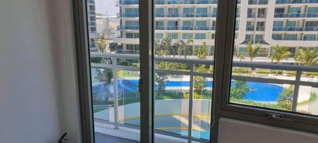 Azure Urban Resort Paranaque City Экстерьер фото