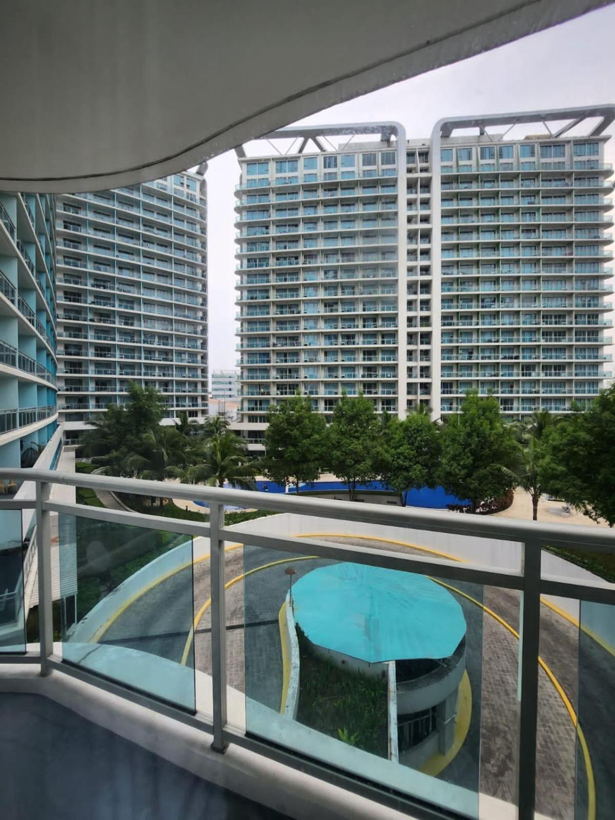 Azure Urban Resort Paranaque City Экстерьер фото